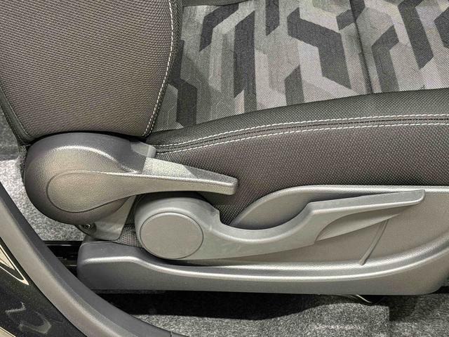 タフト Ｇ　ダーククロムベンチャー　スカイフィールトップ　クロムパック　メッキパック　シルバーアンダーガーニッシュ　インテリアアクセント　ＬＥＤオートライト＆フォグランプ　電動パーキングブレーキ　バックカメラ　アルミホイール（28枚目）