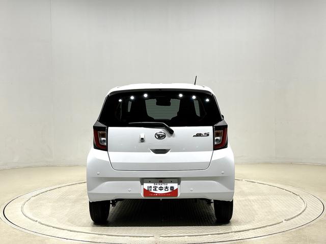 ミライース Ｘ　ＳＡＩＩＩ　ＬＥＤヘッドランプ　セキュリティアラーム　コーナーセンサー　１４インチフルホイールキャップ　キーレスエントリー　電動格納式ドアミラー　ショツピングフック　マニュアルエアコン（9枚目）