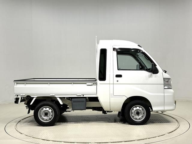 ハイゼットトラック ジャンボ 4MD MT車 AM/FMラジオ スペアタイヤ マニュアルエアコン ハンドサイドブレーキ 運転席・助手席パワーウィンドウ チケットホルダー付きサンバイザー ハロゲンヘッドライト(7枚目)