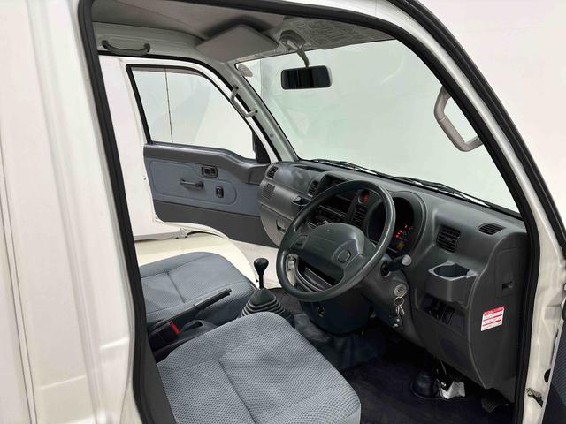 ハイゼットトラック ジャンボ 4MD MT車 AM/FMラジオ スペアタイヤ マニュアルエアコン ハンドサイドブレーキ 運転席・助手席パワーウィンドウ チケットホルダー付きサンバイザー ハロゲンヘッドライト(10枚目)