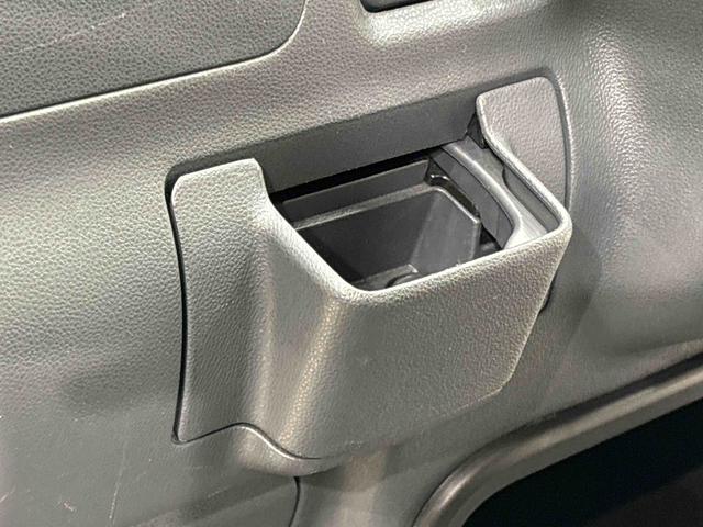 ハイゼットトラック ジャンボ 4MD MT車 AM/FMラジオ スペアタイヤ マニュアルエアコン ハンドサイドブレーキ 運転席・助手席パワーウィンドウ チケットホルダー付きサンバイザー ハロゲンヘッドライト(24枚目)