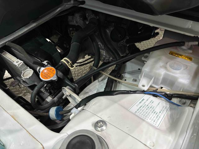 ハイゼットトラック ジャンボ 4MD MT車 AM/FMラジオ スペアタイヤ マニュアルエアコン ハンドサイドブレーキ 運転席・助手席パワーウィンドウ チケットホルダー付きサンバイザー ハロゲンヘッドライト(36枚目)