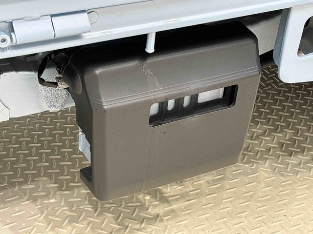 �������̃o�b�e���[�オ�莞�C�u�[�X�^�[�P�[�u���̌q���₷���C�^�]�ȑ��ב䉡�Ƀo�b�e���[�B