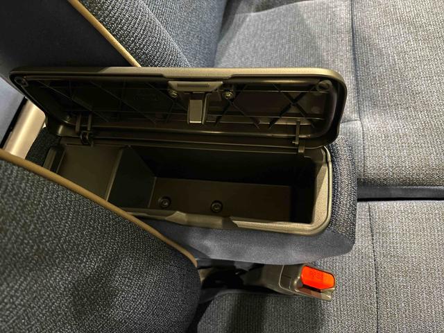 ������Ƃ��������ނȂǂ����[�ł���{�b�N�X�t���Z���^�[�A�[�����X�g���t���Ă܂���