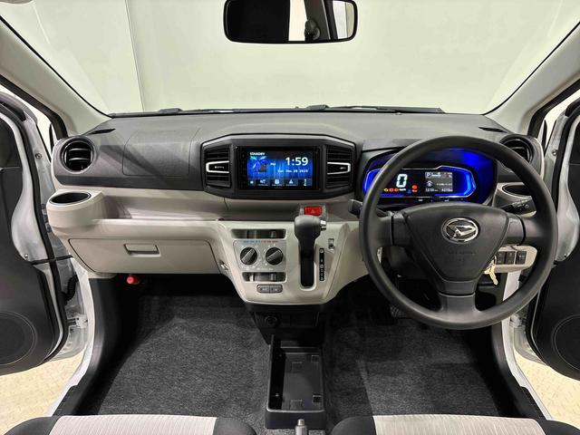 �V���v���ȃX�C�b�`�ށA�傫��������₷���f�W�^�����[�^�[�B�t�u�J�b�g�@�\�t���t�����g�K���X�̖ʐς�ʒu��肪�ǂ��A�^�]�̂��₷�����ŗD�悵�����ƂŁA�O���E�E�O�E���O�����̎��F���̗ǂ��������ł��I