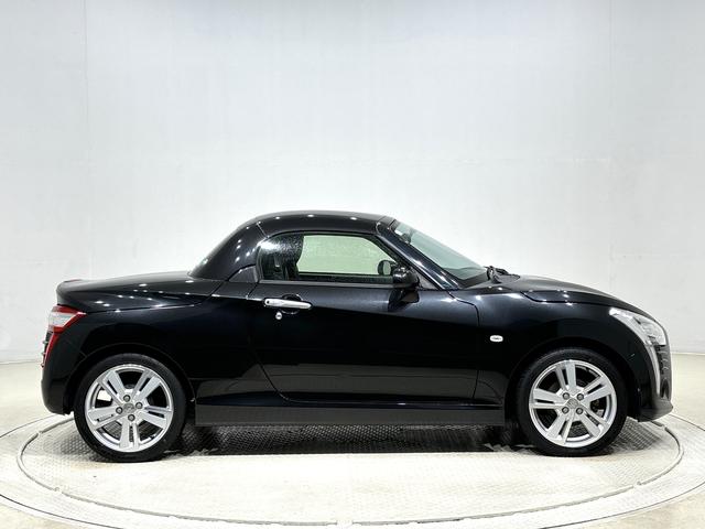 ���̎ԗ��̓A�E�g���b�g���ÎԂ̂��߁A�L�����������͗׌��ݏZ�̕��Ɍ���̔������Ē����܂��B�������������B