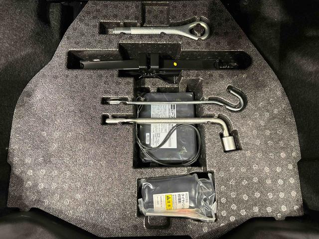 ���Q�[�W���ɂ͎ԍڍH��A�p���N���}�C���L�b�g�����[����Ă���܂��B