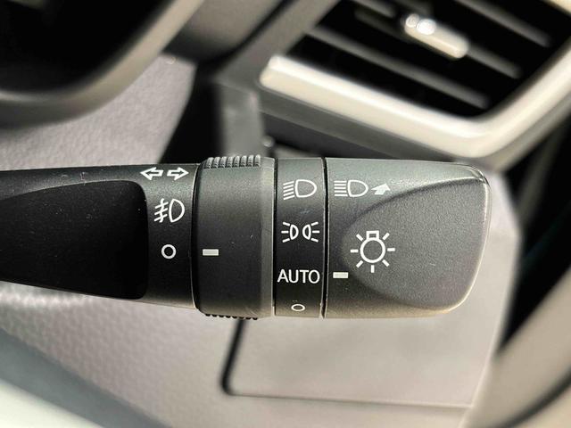 ����̖��邳�ɉ����ē_������I�[�g���C�g�B�����^�b�`�^�[���V�O�i���@�\�t�������w����ɂȂ��Ă��܂��B���o�[�̓^�[���ʒu�ŌŒ肳�ꂸ�A��𗣂��ƌ��̈ʒu�ɖ߂�܂��B