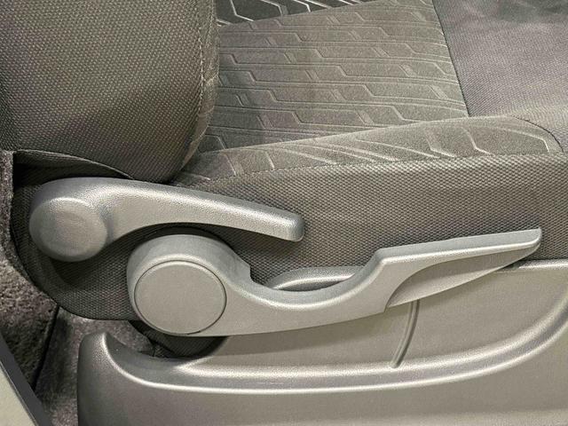 �^�]����l���ꂼ��̑̊i�ɍ��킹�ăh���C�r���O�|�W�V���������ߍׂ��������ł���A�^�]�ȃV�|�g���t�^�|���t���Ă��܂��i�O�O��