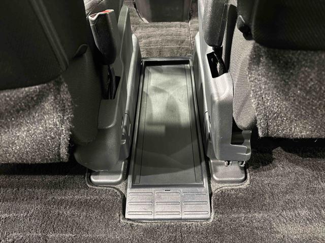 �O��ȊԂ̏c�ړ��A�^�]�ȁE����Ȃ̉��ړ��Ȃǎԓ��̍s�������X���[�Y�ɂȂ�t�����g�E�H�[�N�X���[��݂��Ă��܂��B���ʂɂ͏����̒u����Z���^�[�t���A�g���C�B