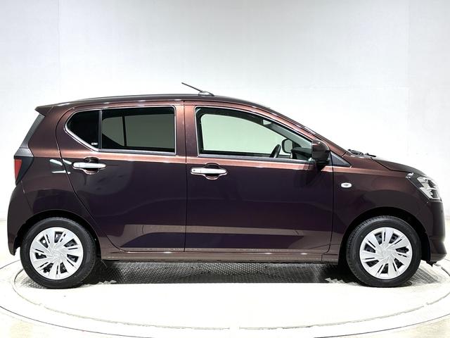 ミライース Ｘ　リミテッドＳＡＩＩＩ　７インチフルセグナビ　バックカメラ　ＥＴＣ　純正カーペットマット　ＬＥＤヘッドライト　オートライト　オートハイビーム　キーレスエントリーシステム　電動格納式ドアミラー　前後コーナーセンサー　リヤスモークガラス　リヤワイパー付（10枚目）