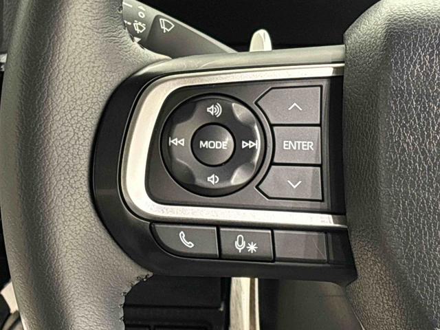 �i�r�Q�[�V������I�[�f�B�I�����t�����ꍇ�ɁC���̑��삪�n���h���̎茳�łł���X�e�A�����O�X�C�b�`���t���Ă܂�