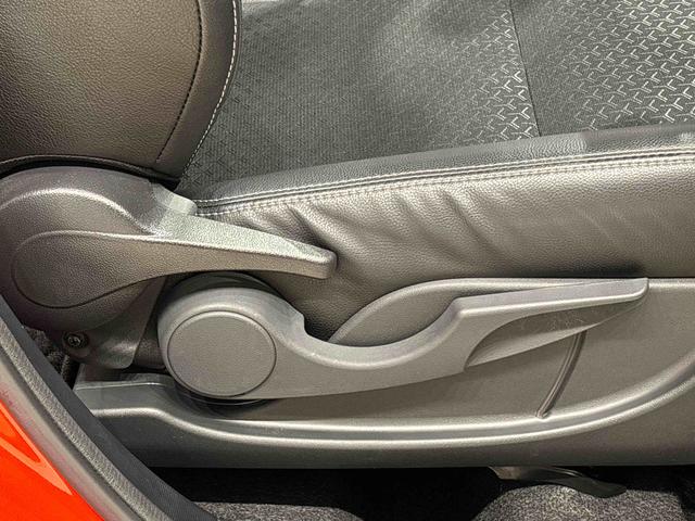 �^�]����l���ꂼ��̑̊i�ɍ��킹�ăh���C�r���O�|�W�V���������ߍׂ��������ł���A�^�]�ȃV�|�g���t�^�|���t���Ă��܂��i�O�O��