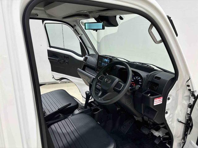 ハイゼットトラック ハイルーフ　９インチディスプレイオーディオ　ＬＥＤヘッドランプ　トップシェイドガラス　運転席ＳＲＳエアバック　バックソナー　電動式パワーステアリング　ＡＭ／ＦＭラジオ　あゆみ板掛けテールゲート　ＶＳＣ＆ＴＲＣ（14枚目）