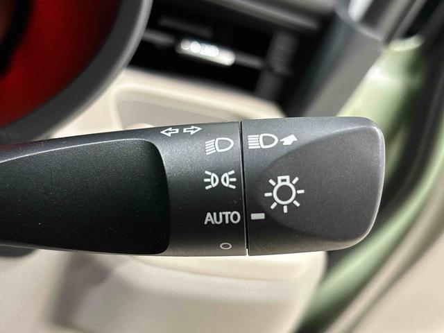 �I�[�g���C�g�@�\�@���̖͂��邳�ɉ����āA�w�b�h�����v�������I�ɓ_���E�������ł��܂��B