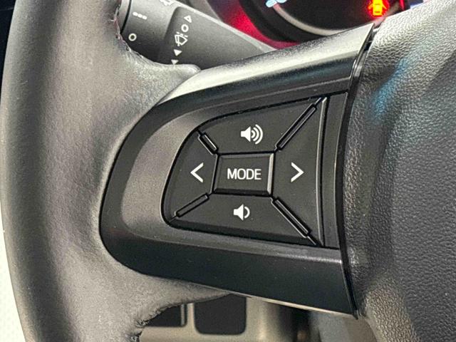 �i�r�Q�[�V������I�[�f�B�I�𑕒����鎖�ɂ���ăX�e�A�����O�ɑg�ݍ��܂ꂽ�{�^���ő��삪�ł��܂��B��������炷�����Ȃ�����o����̂ň��S�ł��B