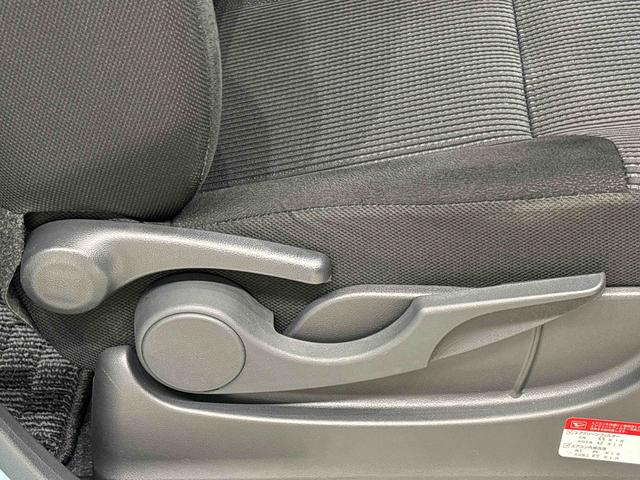 �^�]��̑̊i�ɍ��킹�ăA�W���X�^�u���V�����_�[�x���g�A���J�[�ŃV�[�g�x���g�𒲐��A�X�ɂ͉^�]�Ȃ̍��ʂ̍����������ł���V�[�g���t�^�[���t���Ă܂��B