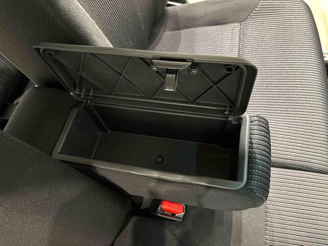 ������Ƃ��������ނȂǂ����[�ł���{�b�N�X�t���Z���^�[�A�[�����X�g���t���Ă܂���