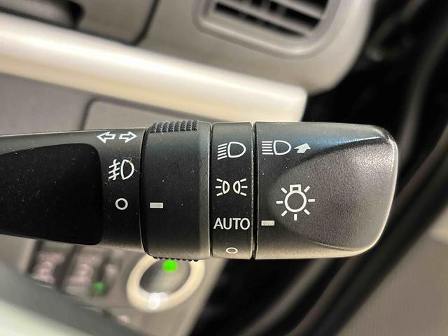 �I�[�g���C�g�@�\�@���̖͂��邳�ɉ����āA�w�b�h�����v�������I�ɓ_���E�������ł��܂��B