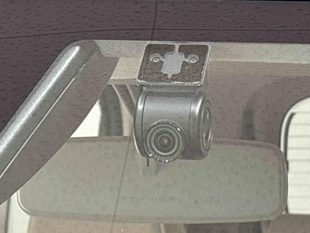 ムーヴキャンバス Ｘメイクアップリミテッド　ＳＡＩＩＩ　ナビ　パノラマモニター　ドラレコ　ハロゲンライト　ＬＥＤフォグランプ　置き楽ボックス　オートライト　プッシュボタンスタート　セキュリティアラーム　パノラマモニター対応カメラ　両側パワースライドドア（8枚目）