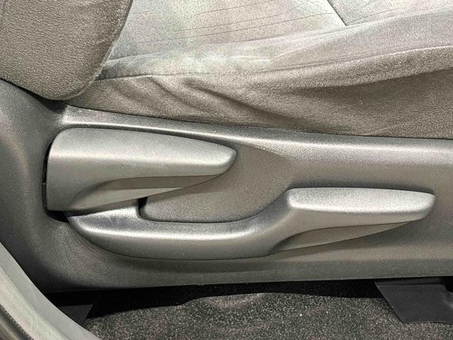 �^�]��̑̊i�ɍ��킹�ăA�W���X�^�u���V�����_�[�x���g�A���J�[�ŃV�[�g�x���g�𒲐��A�X�ɂ͉^�]�Ȃ̍��ʂ̍����������ł���V�[�g���t�^�[���t���Ă܂��B