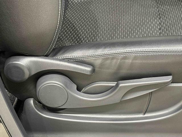 �^�]����l���ꂼ��̑̊i�ɍ��킹�ăh���C�r���O�|�W�V���������ߍׂ��������ł���A�^�]�ȃV�|�g���t�^�|���t���Ă��܂��i�O�O��