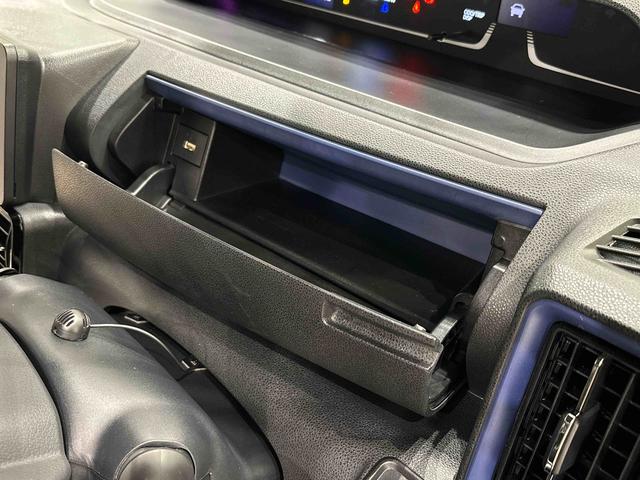 ���������[�ł���^�]�ȑ��C���p�l�A���_�[�{�b�N�X�B�@�{�b�N�X���ɂ͂t�r�a�\�P�b�g�����