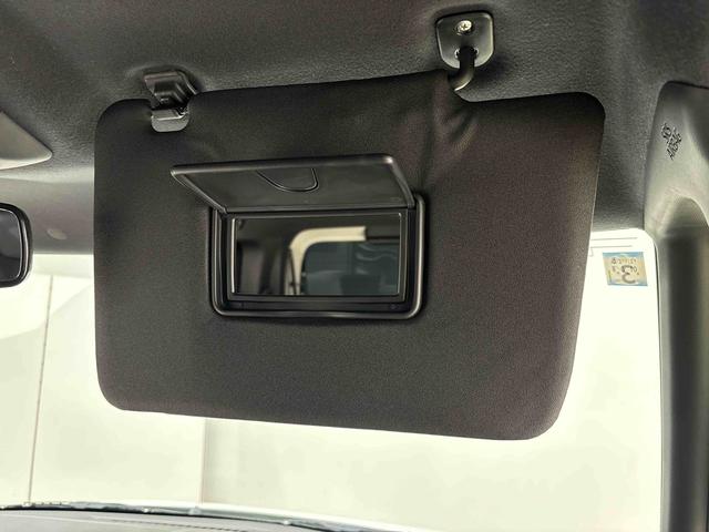 �^�]�ȁA����ȋ��ɃT���o�C�U�[���o�j�e�B�~���[�t���Ă܂��B�^�]�Ȃɂ̓`�P�b�g�z���_�[�t�B