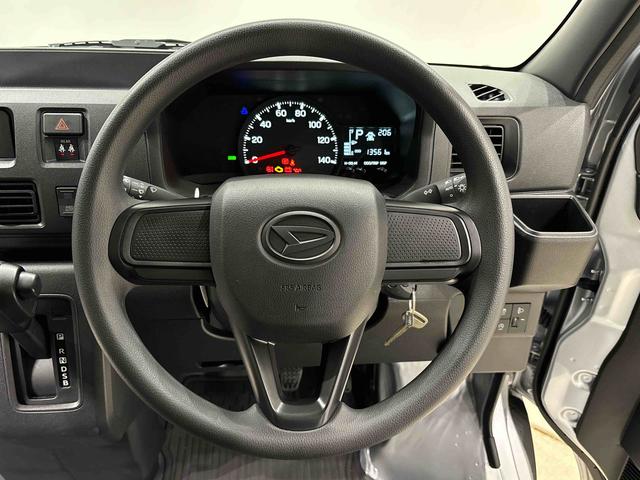 ハイゼットカーゴ ＤＸ　　納車前点検整備あり／メーカー保証あり（保障継承）　ＬＥＤヘッドランプ　トップシェイドガラス　コーナーセンサー　オーバーヘッドシェルフ　フロントドアパワーウインドウ　キーレスエントリー　ＡＭ／ＦＭラジオ　テンパータイヤ　スチールホイール（11枚目）