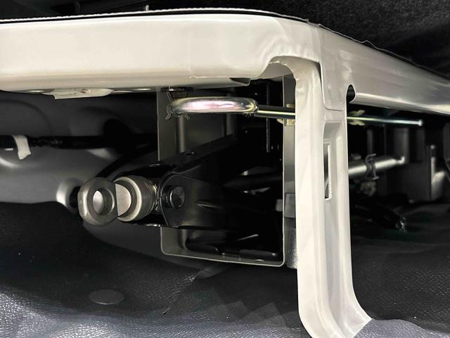 ハイゼットカーゴ ＤＸ　キーレスエントリー　マニュアルエアコン　運転席・助手席パワーウインドウ　オートライト　ハンド式サイドブレーキ　ハロゲンヘッドライト　アイドリングストップ機能　　　テンパータイヤ（36枚目）