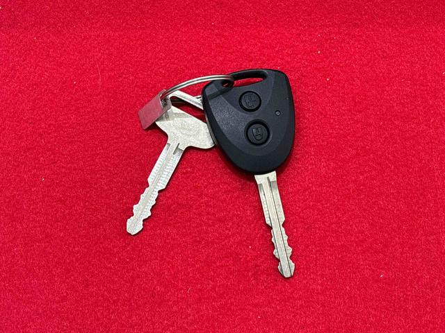 ハイゼットカーゴ ＤＸ　キーレスエントリー　マニュアルエアコン　運転席・助手席パワーウインドウ　オートライト　ハンド式サイドブレーキ　ハロゲンヘッドライト　アイドリングストップ機能　　　テンパータイヤ（46枚目）