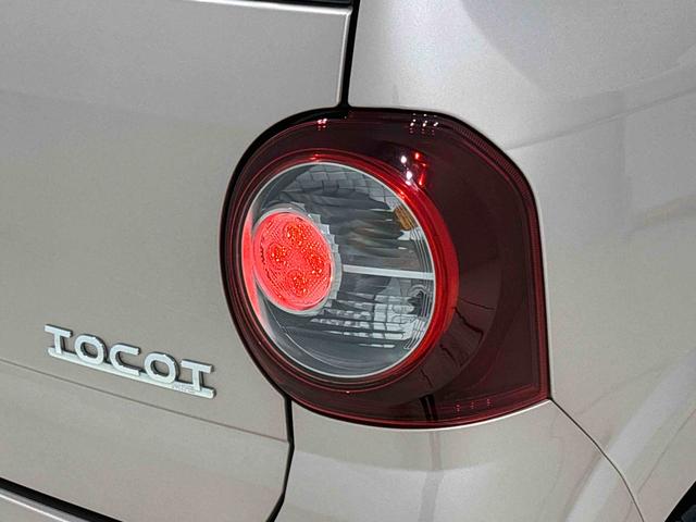 �������F���I�����R���r�l�[�V���������v�i�R�c�G�t�F�N�g�^�k�d�c�X�g�b�v�����v�j�C���i�[�����Y�𗧑̓I�ɔz�u���邱�ƂŁA���s���̂����ۓI�ȃf�U�C���Ɂ�l�p���{�f�B�Ɋۂ������v���A�N�Z���g�B