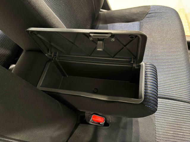 �^�]��̑̊i�ɍ��킹�ăA�W���X�^�u���V�����_�[�x���g�A���J�[�ŃV�[�g�x���g�𒲐��A�X�ɂ͉^�]�Ȃ̍��ʂ̍����������ł���V�[�g���t�^�[���t���Ă܂��B