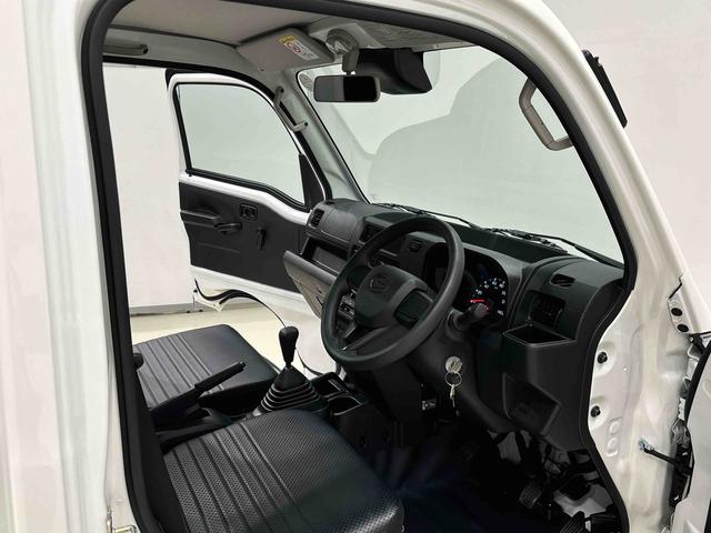 ���Ղ��v��ނƉ^�]���Ղ��h���C�r���O�|�W�V�����́A���p�����Ȃ��O�������E�̌��؂肪�ǂ��^�]���Ղ��N���}�ł��B�X�ɂ̓V�[�g�w�ʂɊm�ۂ��ꂽ�X�y�[�X�Ń��N���C�j���O�V�[�g�������B