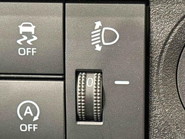 �Ό��Ԃ��s�Ԃւ̔z�����\�B�ύڕ��̏󋵂ɉ����ăw�b�h���C�g�̏Ǝˊp�x���蓮�����ł���X�C�b�`�B