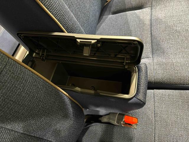 ムーヴキャンバス セオリーＧ　バックモニター対応　電動パーキングブレーキ　ＬＥＤオートライト・フォグランプ　電動パーキングブレーキ　プッシュボタンスタート　セキュリティアラーム　バックカメラ　両側パワースライドドアウエルカムオープン機能　オート電動格納式ドアミラー（30枚目）