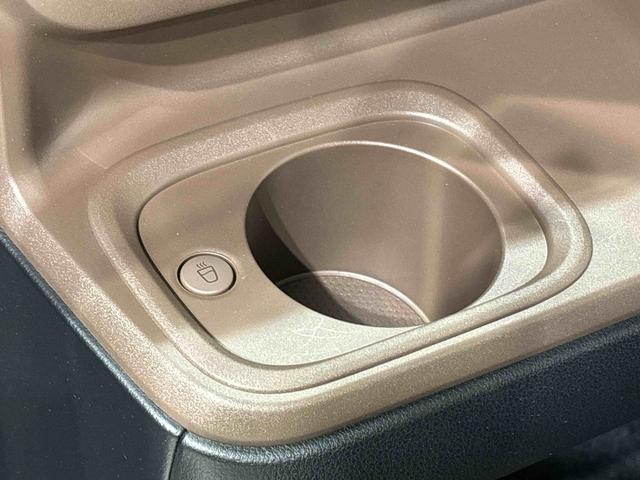 ムーヴキャンバス セオリーＧ　バックモニター対応　電動パーキングブレーキ　ＬＥＤオートライト・フォグランプ　電動パーキングブレーキ　プッシュボタンスタート　セキュリティアラーム　バックカメラ　両側パワースライドドアウエルカムオープン機能　オート電動格納式ドアミラー（31枚目）