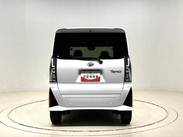 タント カスタムＲＳ　バックモニター対応　電動パーキングブレーキ　ＬＥＤオートライト　パワースライドドアウェルカムオープン機能　オート電動格納式ドアミラー　助手席ロングスライド　助手席イージークローザー　アルミホイール　キーフリーシステム（9枚目）