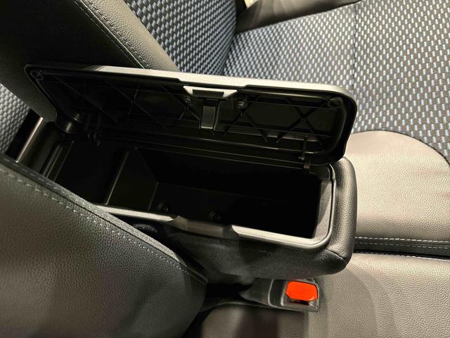タント カスタムＲＳ　バックモニター対応　電動パーキングブレーキ　ＬＥＤオートライト　パワースライドドアウェルカムオープン機能　オート電動格納式ドアミラー　助手席ロングスライド　助手席イージークローザー　アルミホイール　キーフリーシステム（30枚目）