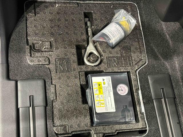 タント カスタムＲＳ　バックモニター対応　電動パーキングブレーキ　ＬＥＤオートライト　パワースライドドアウェルカムオープン機能　オート電動格納式ドアミラー　助手席ロングスライド　助手席イージークローザー　アルミホイール　キーフリーシステム（33枚目）