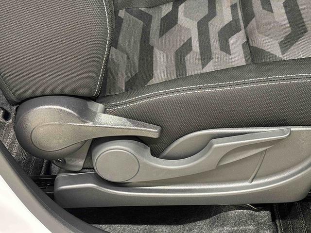 タフト Ｇターボ　ダーククロムベンチャー　バックモニター対応　スカイフィールトップ　クロムパック　メッキパック　シルバーアンダーガーニッシュ　インテリアアクセント　ＬＥＤオートハイビーム＆フォグランプ　電動パーキングブレーキ　バックカメラ　アルミホイール（28枚目）