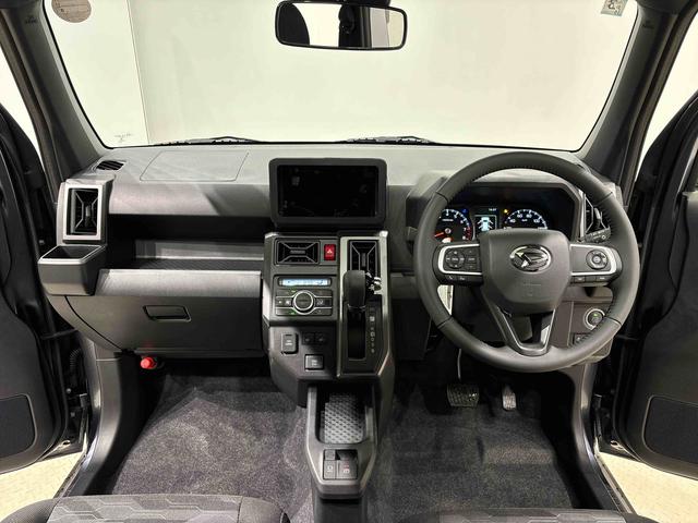 タフト Ｇ　ダーククロムベンチャー　バックモニター　シートヒーター　スカイフィールトップ　クロムパック　メッキパック　シルバーアンダーガーニッシュ　インテリアアクセント　ＬＥＤオートライト＆フォグランプ　電動パーキングブレーキ　バックカメラ　アルミホイール（12枚目）