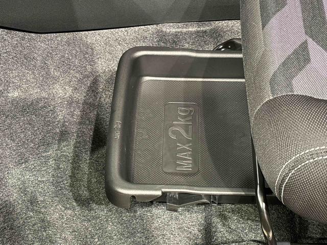 タフト Ｇ　ダーククロムベンチャー　バックモニター　シートヒーター　スカイフィールトップ　クロムパック　メッキパック　シルバーアンダーガーニッシュ　インテリアアクセント　ＬＥＤオートライト＆フォグランプ　電動パーキングブレーキ　バックカメラ　アルミホイール（33枚目）