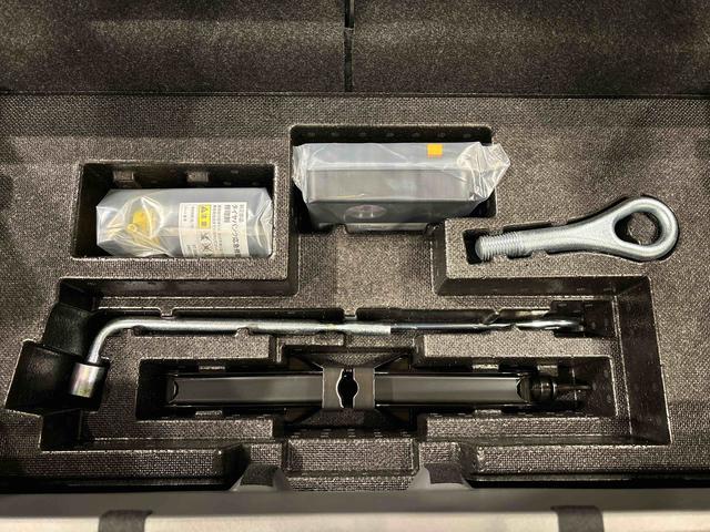 タフト Ｇ　ダーククロムベンチャー　バックモニター　シートヒーター　スカイフィールトップ　クロムパック　メッキパック　シルバーアンダーガーニッシュ　インテリアアクセント　ＬＥＤオートライト＆フォグランプ　電動パーキングブレーキ　バックカメラ　アルミホイール（39枚目）