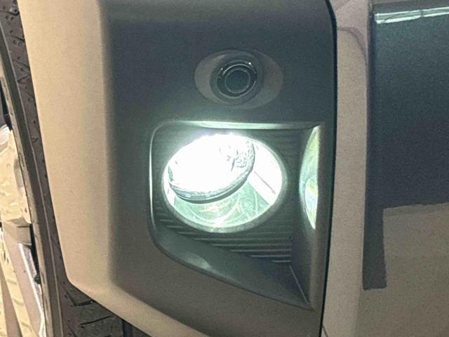 タフト Ｇ　ダーククロムベンチャー　バックモニター　シートヒーター　スカイフィールトップ　クロムパック　メッキパック　シルバーアンダーガーニッシュ　インテリアアクセント　ＬＥＤオートライト＆フォグランプ　電動パーキングブレーキ　バックカメラ　アルミホイール（45枚目）