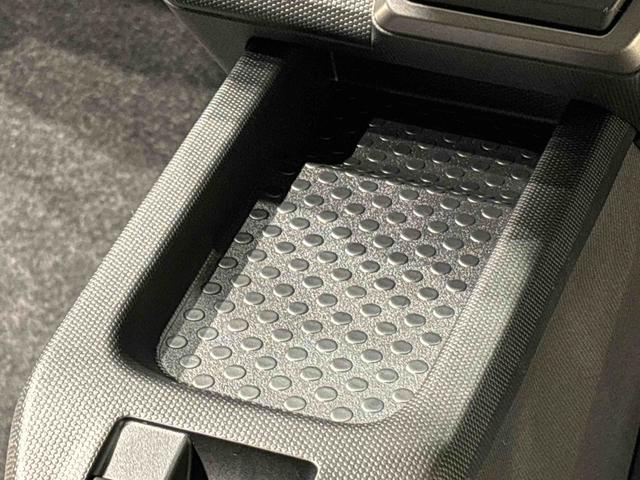 タフト Ｇターボ　クロムベンチャー　全車速追従機能付ＡＣＣ　純正ナビ装着用アップグレードパック　本革巻ステアリングホイール　電動パーキングブレーキ　オートブレーキホールド機能　運転席・助手席シートヒーター　運転席シートリフター　チルトステアリング（19枚目）