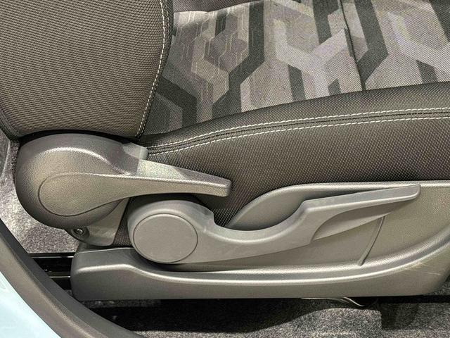 タフト Ｇターボ　クロムベンチャー　全車速追従機能付ＡＣＣ　純正ナビ装着用アップグレードパック　本革巻ステアリングホイール　電動パーキングブレーキ　オートブレーキホールド機能　運転席・助手席シートヒーター　運転席シートリフター　チルトステアリング（28枚目）