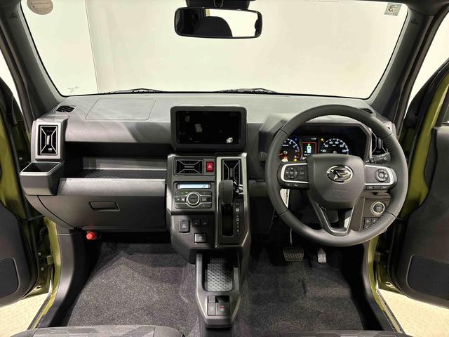 タフト Gターボ クロムベンチャー バックモニター シートヒーター スカイフィールトップ クロムパック メッキパック シルバーアンダーガーニッシュ インテリアアクセント LEDオートハイビーム&フォグランプ 電動パーキングブレーキ バックカメラ アルミホイール(12枚目)