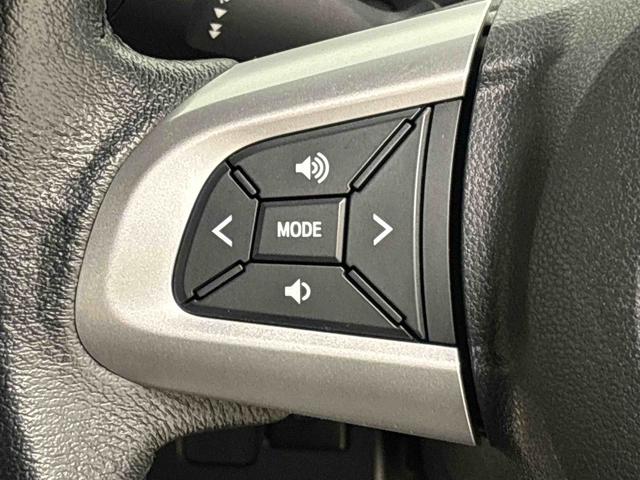 �i�r�Q�[�V������I�[�f�B�I�Ȃǂ̑��삪�n���h���̎茳�łł���X�e�A�����O�X�C�b�`���t���Ă܂�