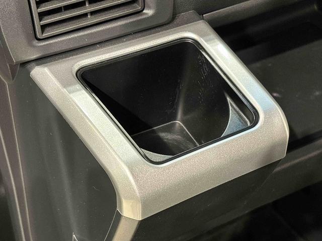 ����ȑ��ɂ��C���p�l��̌^�J�b�v�z���_�[